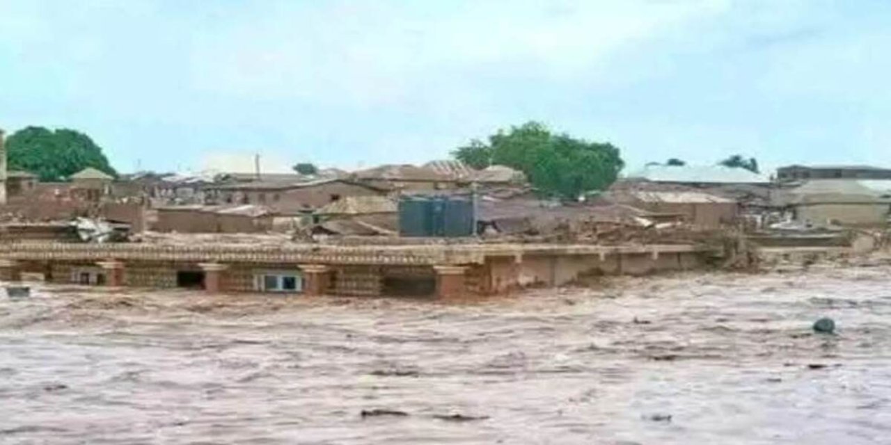 Sel felaketinde binlerce ev yıkıldı, 117 kişi hayatını kaybetti