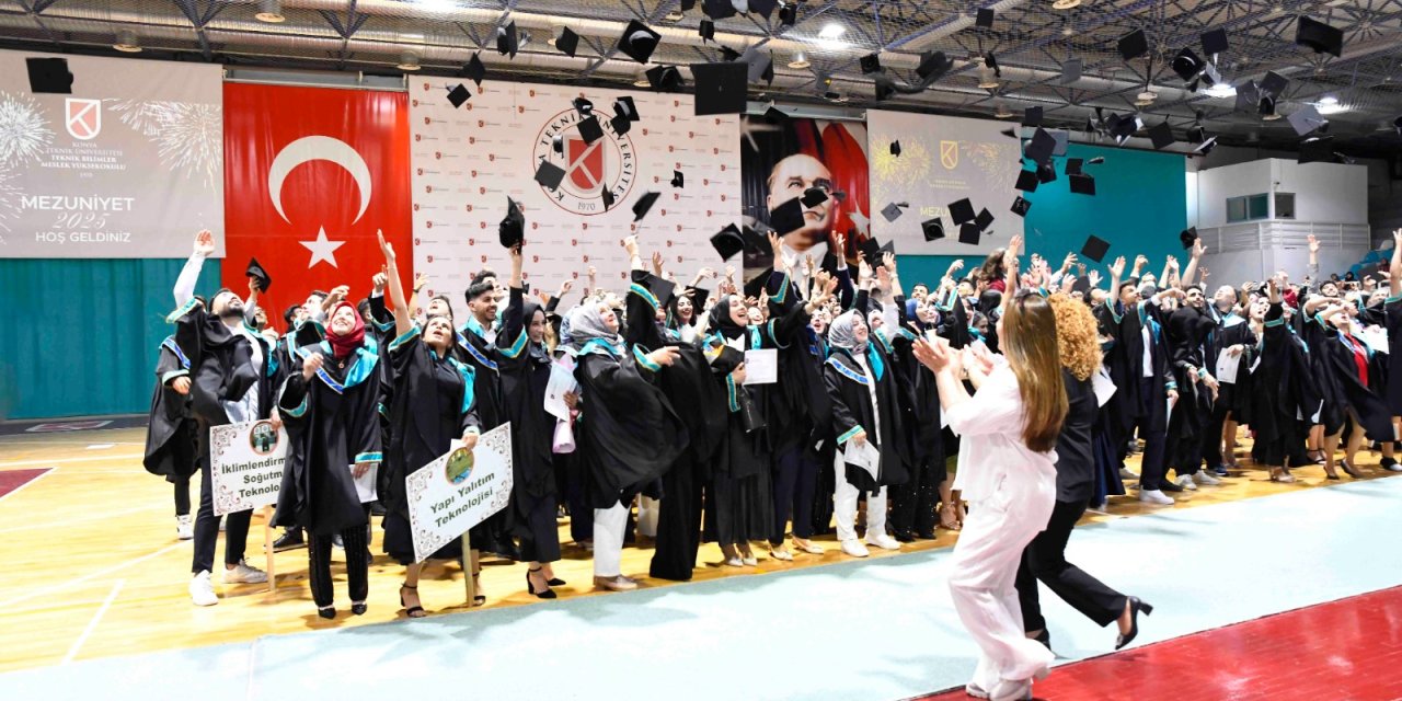 KTÜN'deki mezuniyette gözler onun üzerindeydi! 52 yaşında okul birincisi oldu