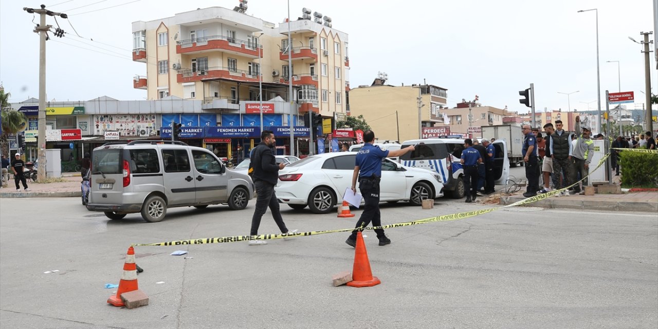 İki grup ellerine ne geçirdiyse birbirine girdi! Yaralılar var