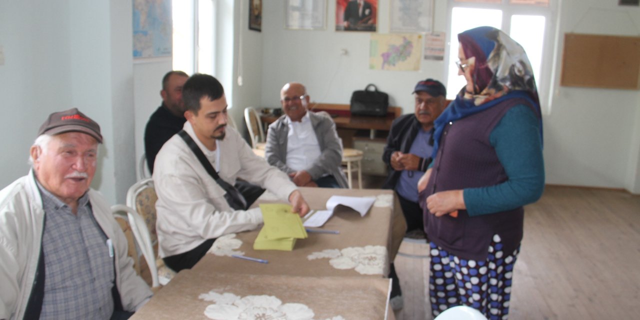Konya'da mahalle sakinleri sandık başında