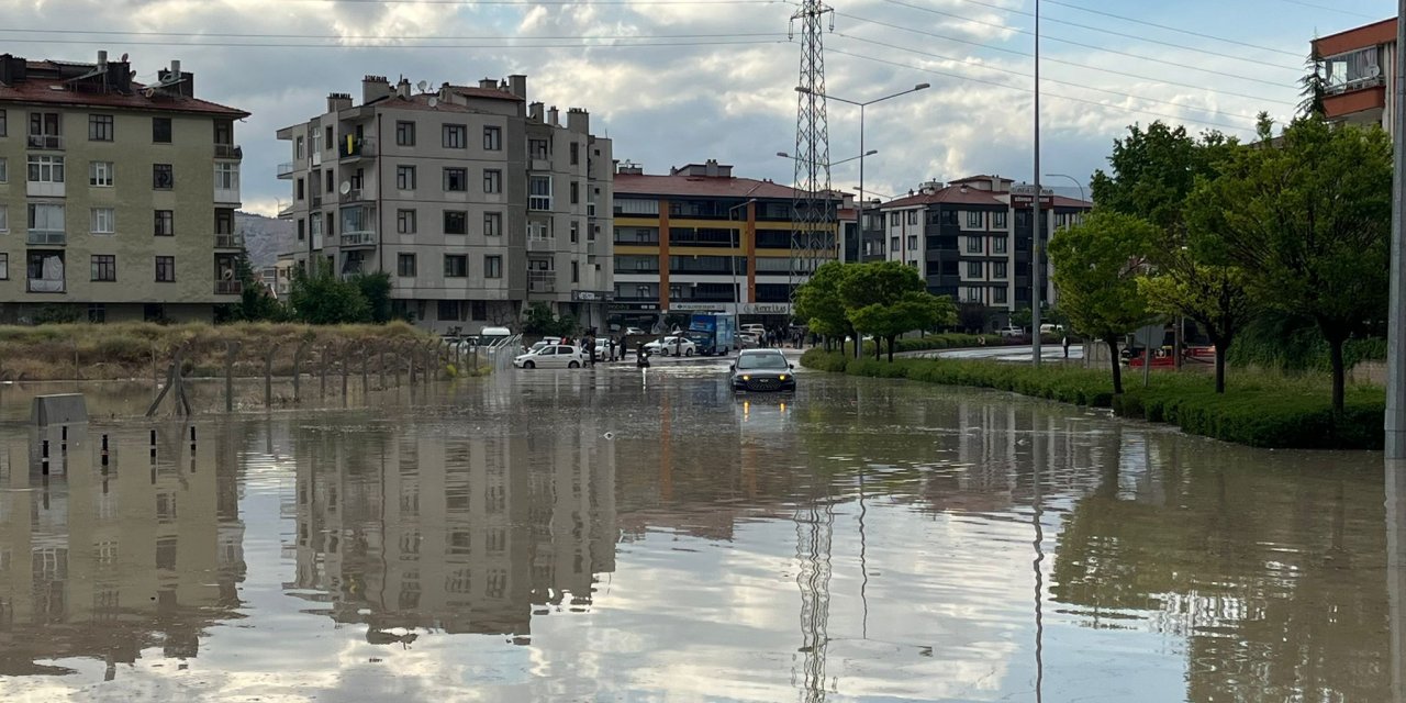 Konya'da trafiğe kapatılan yollar yeniden açıldı