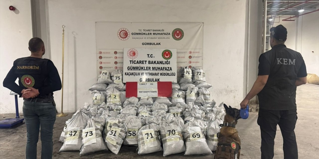 Kömüre emdirilmiş 1,8 ton uyuşturucu ele geçirildi