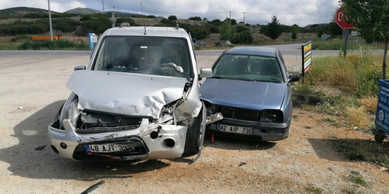 Konya’da ana yola çıkan otomobil kazaya neden oldu