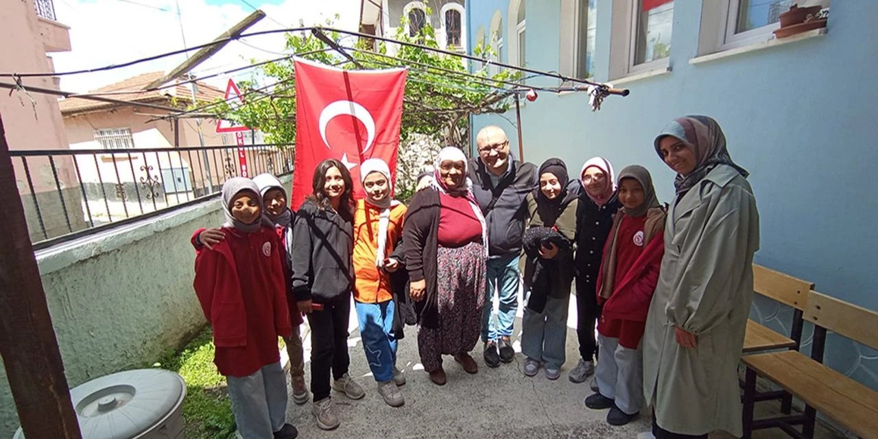 Konya’da öğrencilerden şehit annesine duygulandıran ziyaret