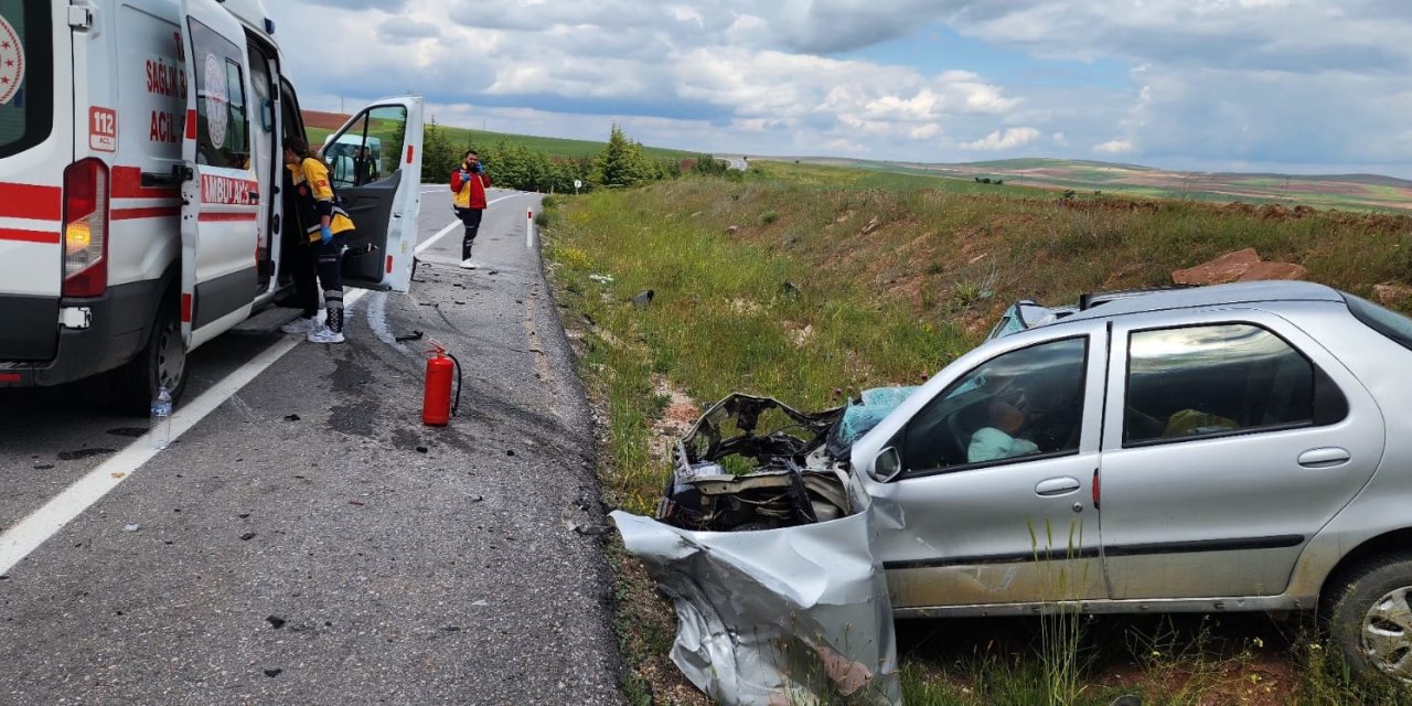 Konya plakalı TIR otomobille çarpıştı, 2 kişi öldü