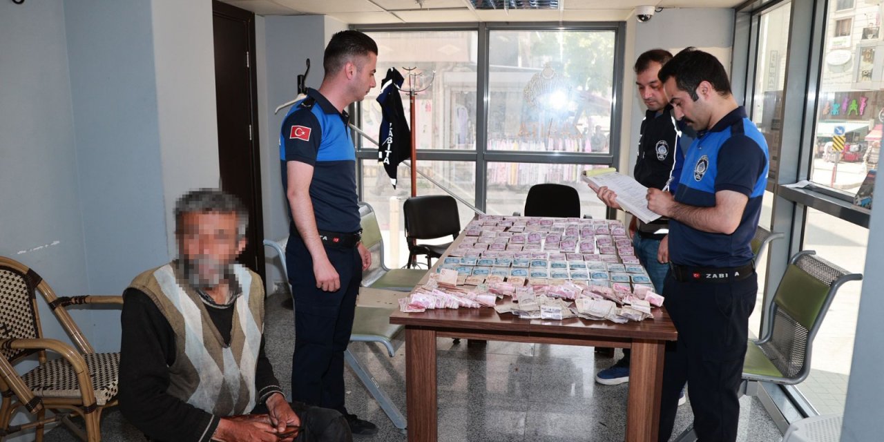 Vatandaşın merhameti gelir kapısı oldu! Cebinden servet çıktı