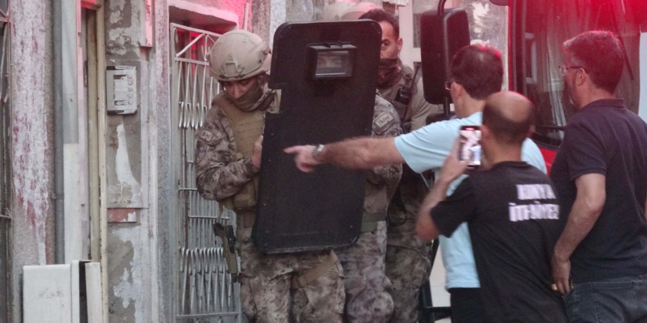 Konya’da tehlikeli anlar! Evini yaktı, özel harekatla müdahale edildi