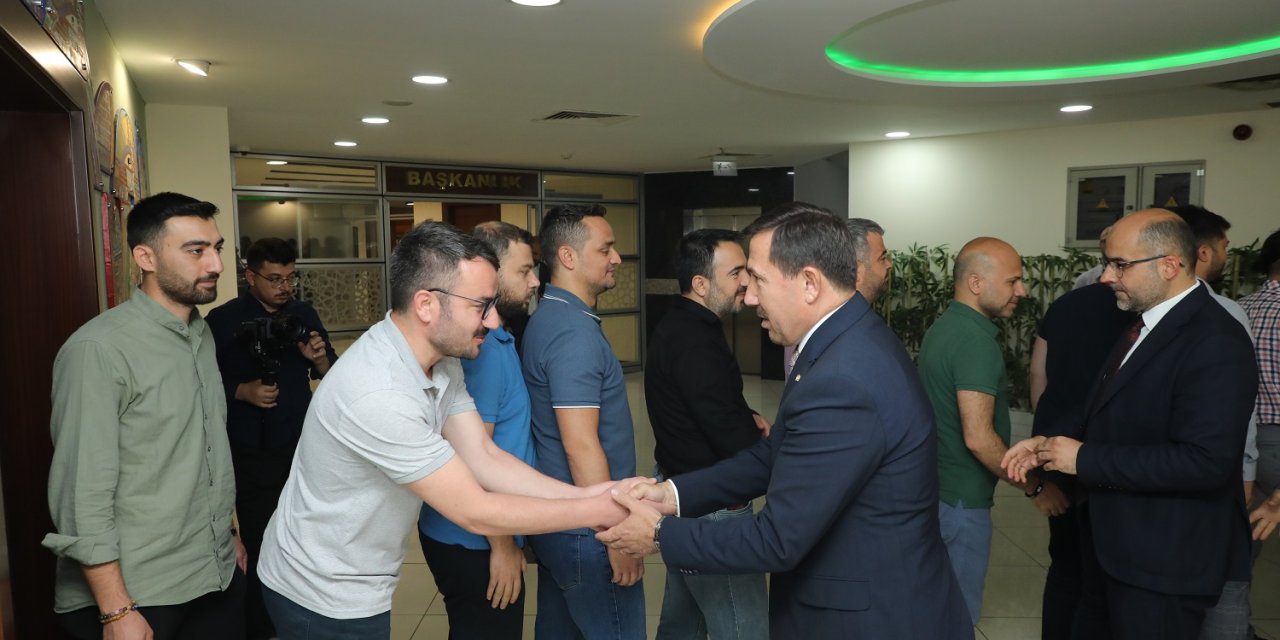 Karatay’da bayram buluşması! Başkan Kılca ekibiyle kucaklaştı