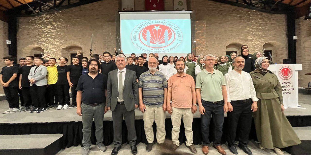 Konya’da İmam Hatip öğrencilerden 3 dilde muhteşem gösteri