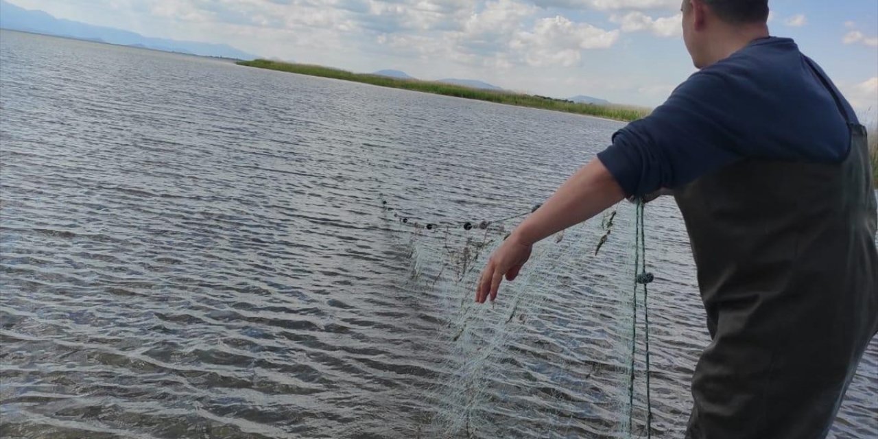 Konya’nın denizinde kaçak avcıların ağları toplandı