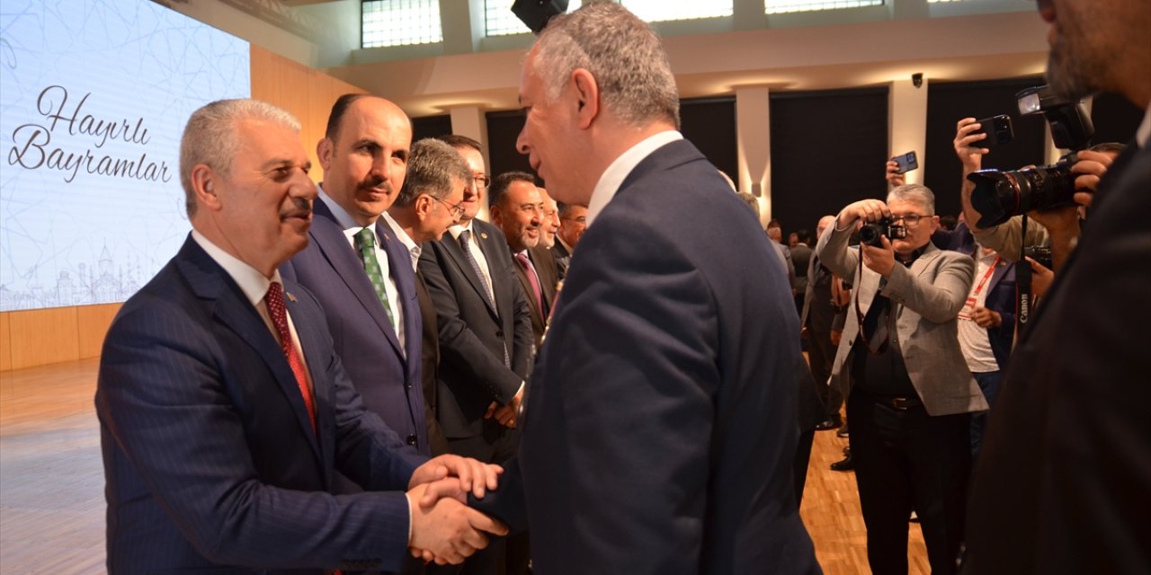 Konya'nın önemli isimleri Taş Bina'da bayramlaştı