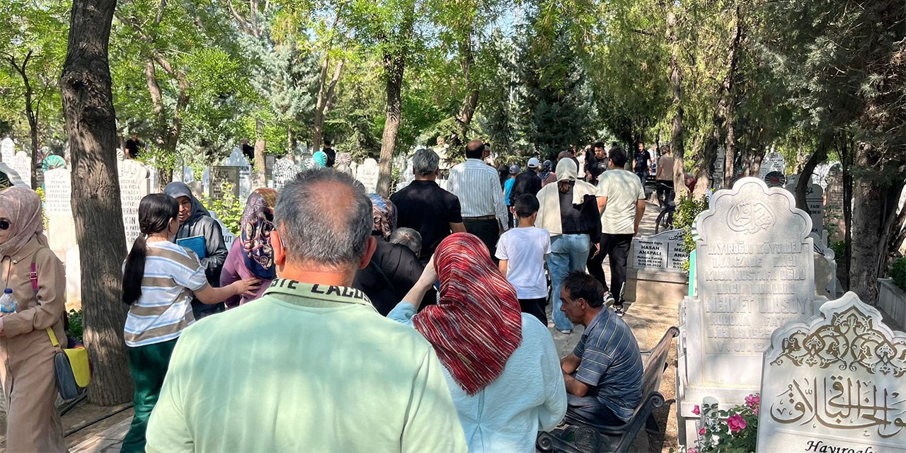 Konya’nın sessiz mekanlarında arefe yoğunluğu