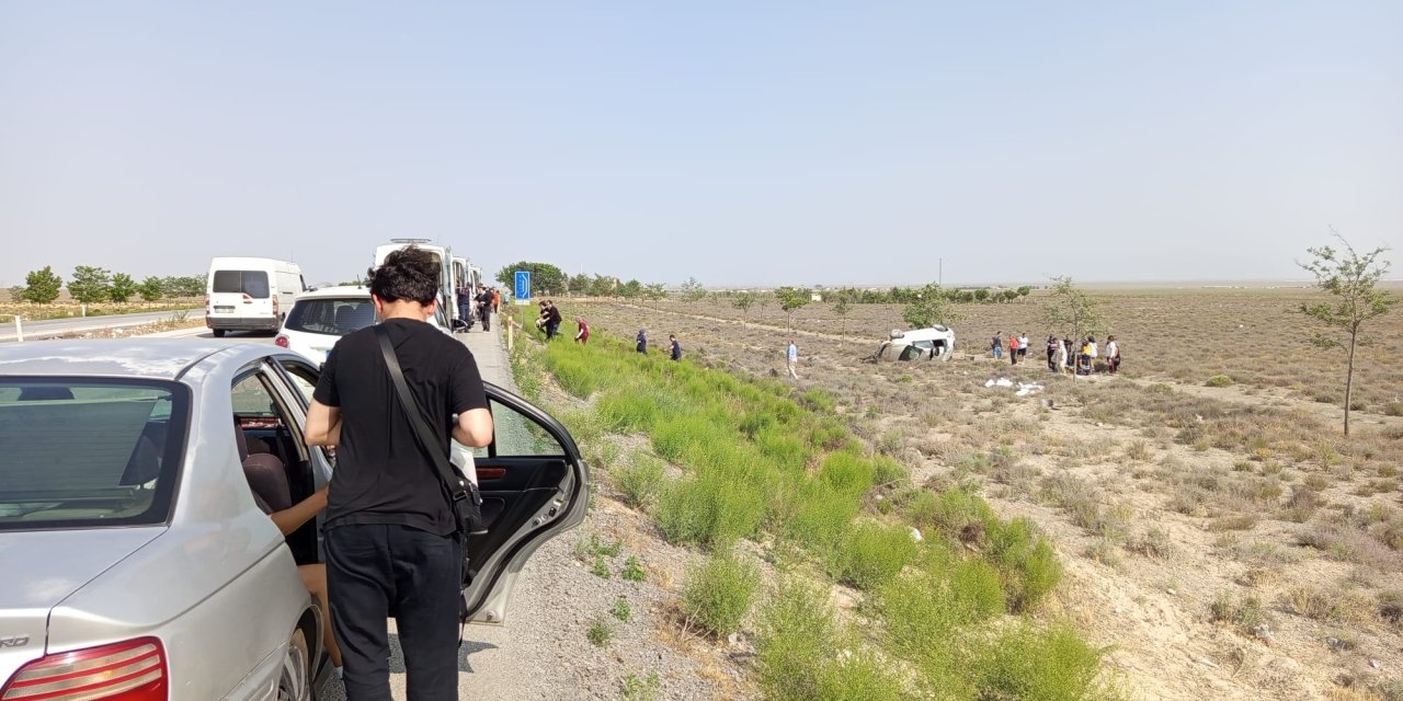 Konya’da kontrolden çıkan otomobil devrildi! 4 yaralı var