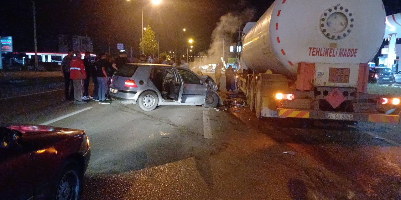Otomobil, akaryakıt tankeriyle çarpıştı: 1 ölü