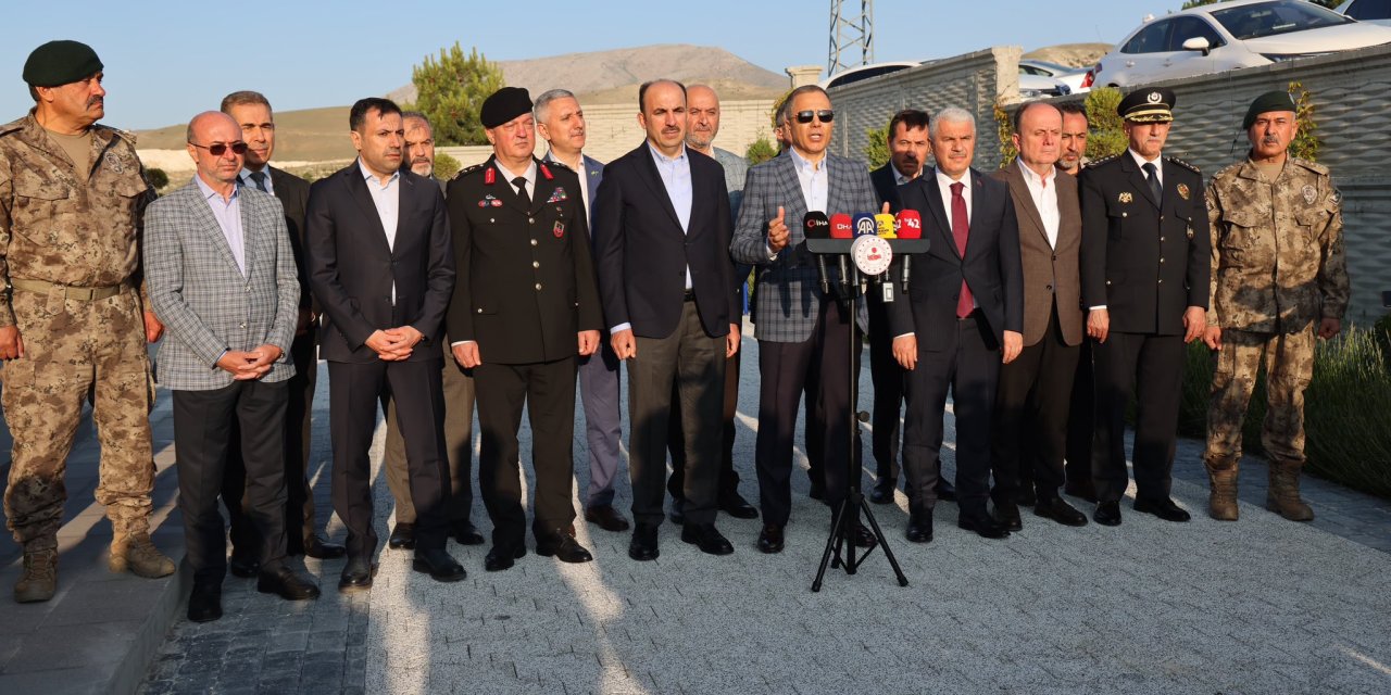 İçişleri Bakanı Ali Yerlikaya, bayram namazını Konya’da kıldı