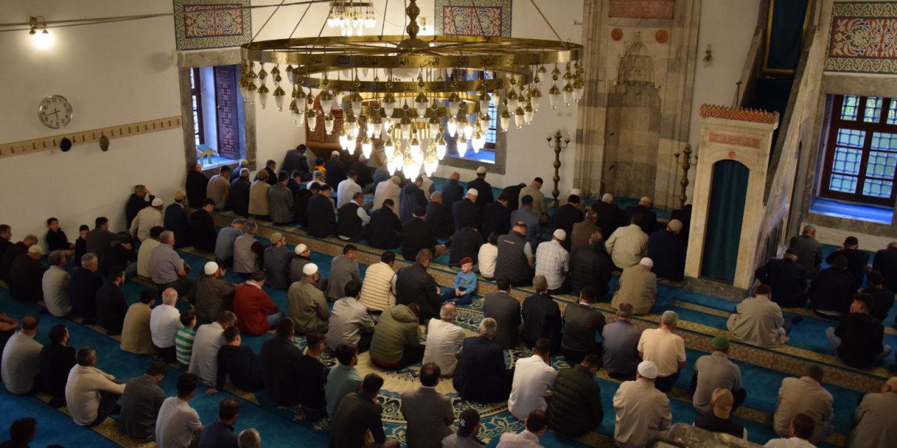 Konya’nın tarihi camisinde bayram coşkusu