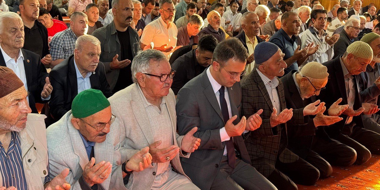 Konya'da cemaat camilere akın etti