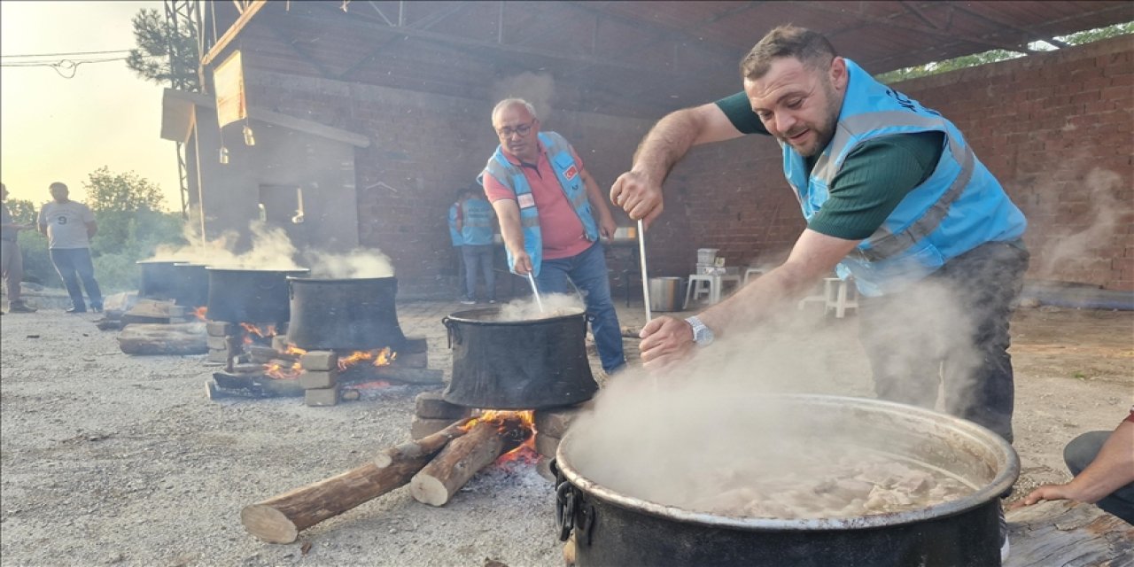 Asırlık kavurma ikram etme geleneği yaşatılıyor