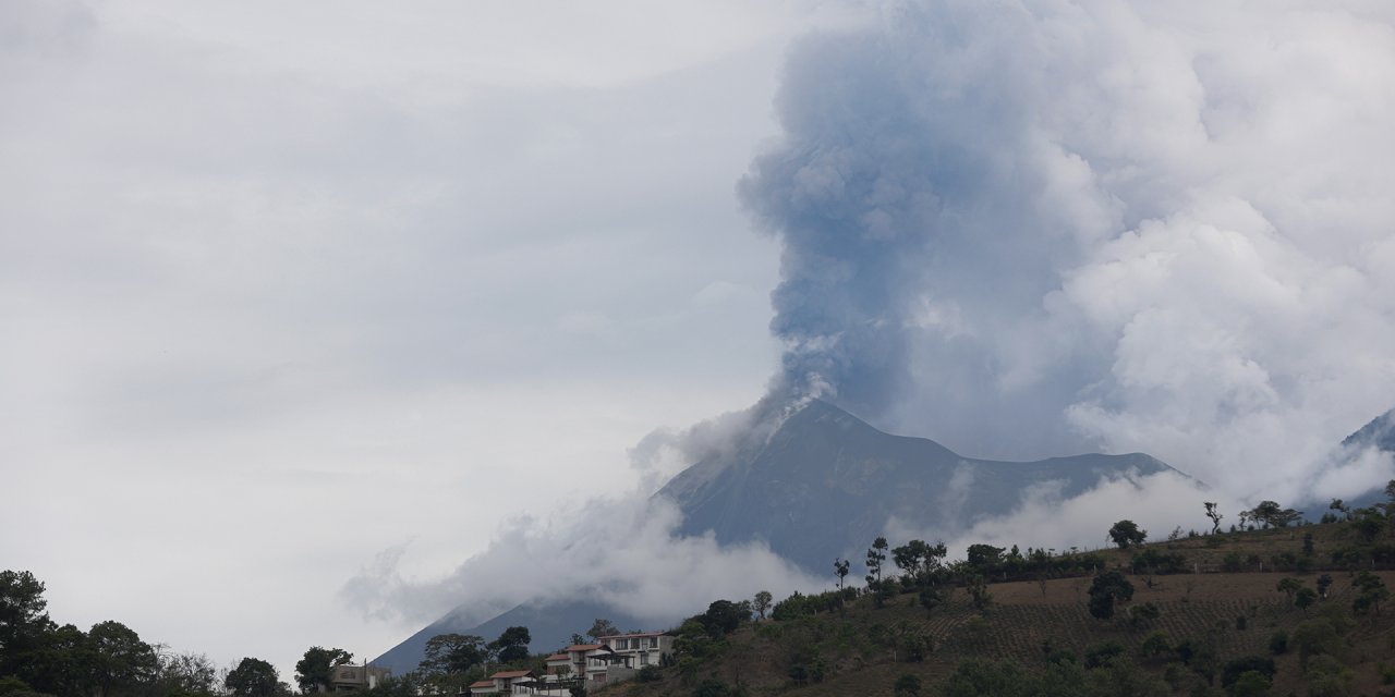 Dünyanın en aktif volkanı patladı! 700'den fazla kişi tahliye edildi