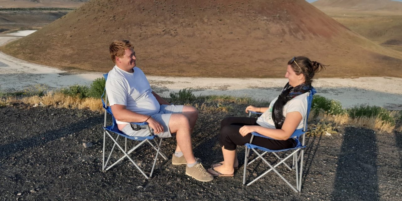 Konya'nın dünyaca ünlü "nazar boncuğunda" Avusturalyalı çift kamp yapıyor