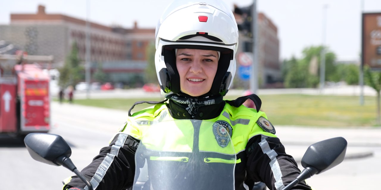 Şahin timinin ilk kadın polisleri Konya'da bayram günü görev başında