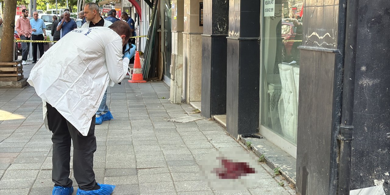 Cadde ortasında başından vurularak öldürüldü