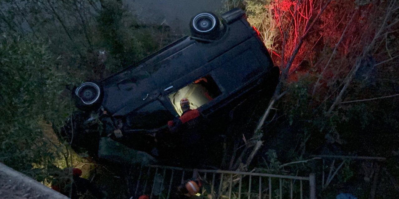 Minibüs nehir yatağına düştü: 4 yaralı