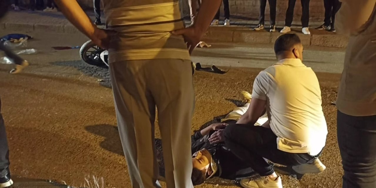 İki motosiklet kafa kafaya çarpıştı: 3 yaralı