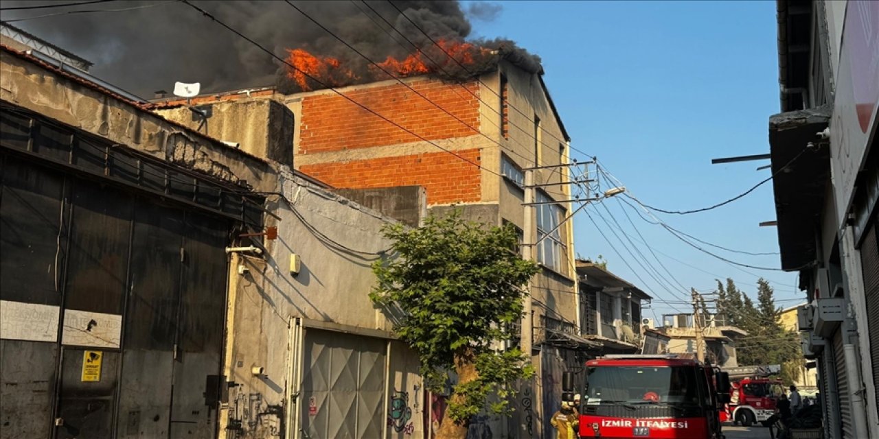 Bahçede çıkan yangın 4 bina, 1 depo ve 3 tırda hasara neden oldu