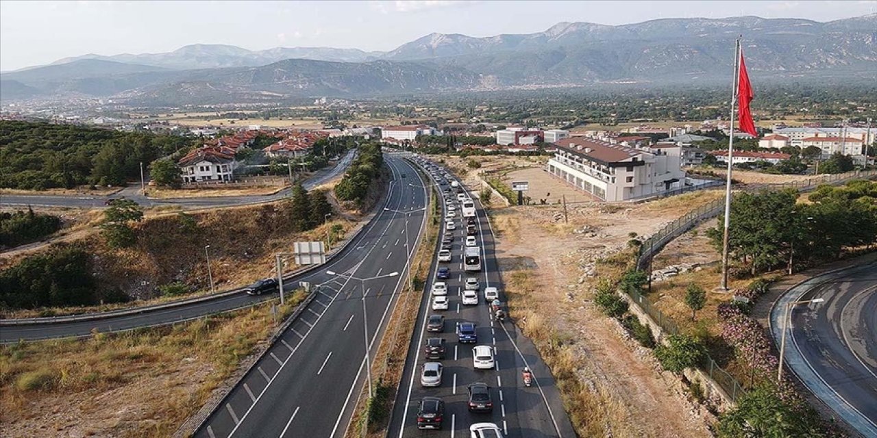 Yollarda bayram tatilinden dönüş yoğunluğu başladı