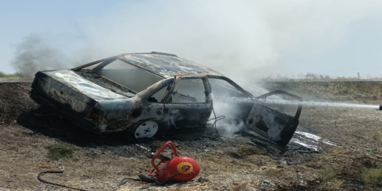 Konya'da otomobil seyir halindeyken alev aldı