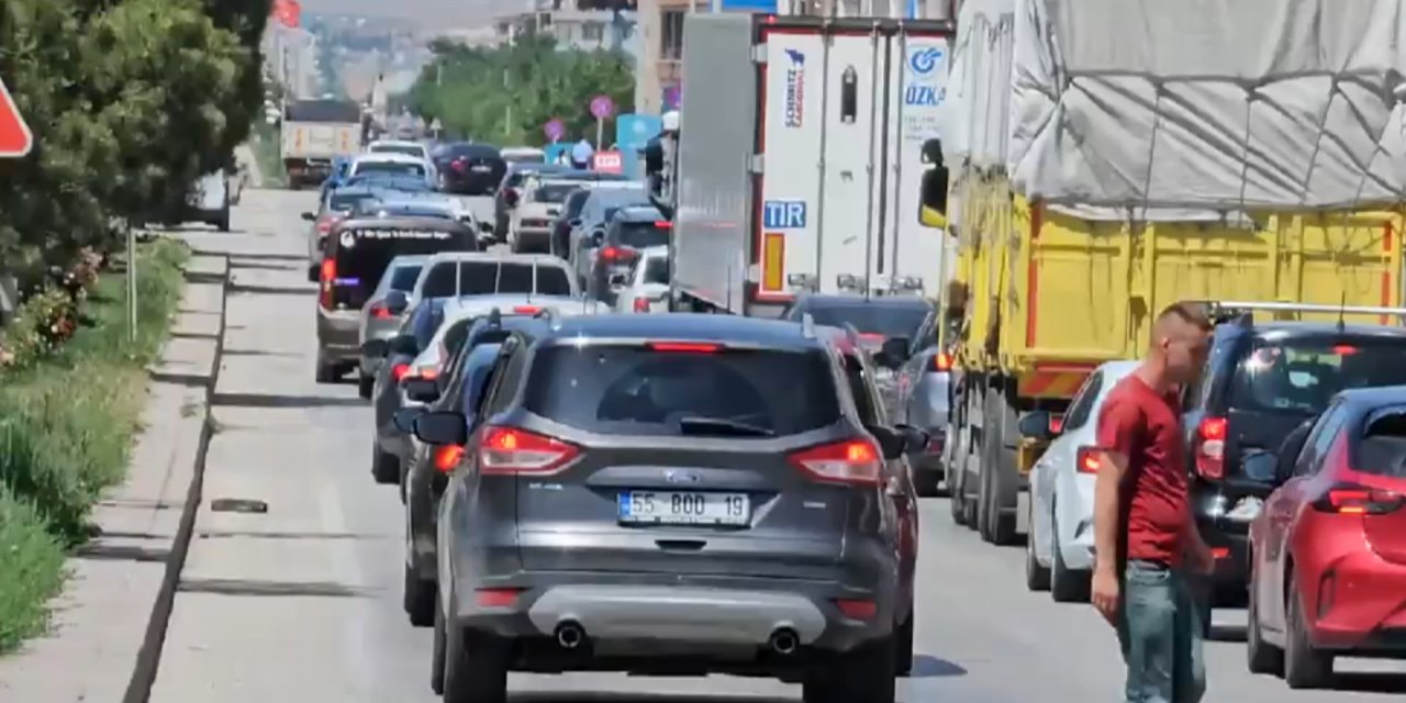 Konya-Ankara yolunda tatil dönüşü yoğunluğu yaşanıyor