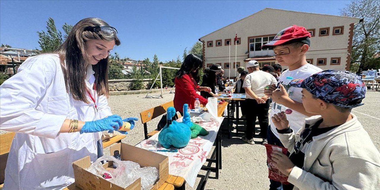 Akademisyenler, bilim etkinliği için köy yollarına düştü