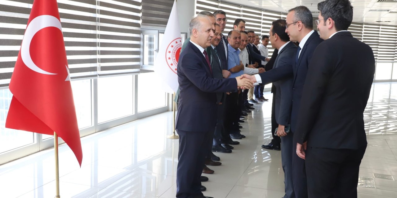 Konya Adliyesi'nde mesai bayramlaşma coşkusuyla başladı