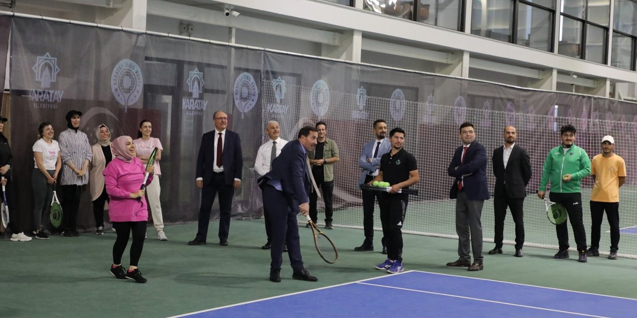 Vali Akın ve Başkan Kılca tenis maçı yaptı