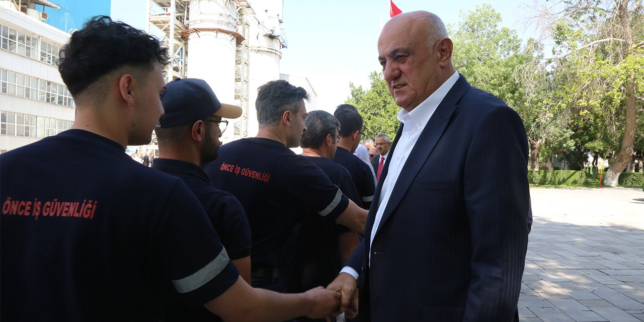 Başkan Erkoyuncu Konya Şeker çalışanlarıyla bayramlaştı