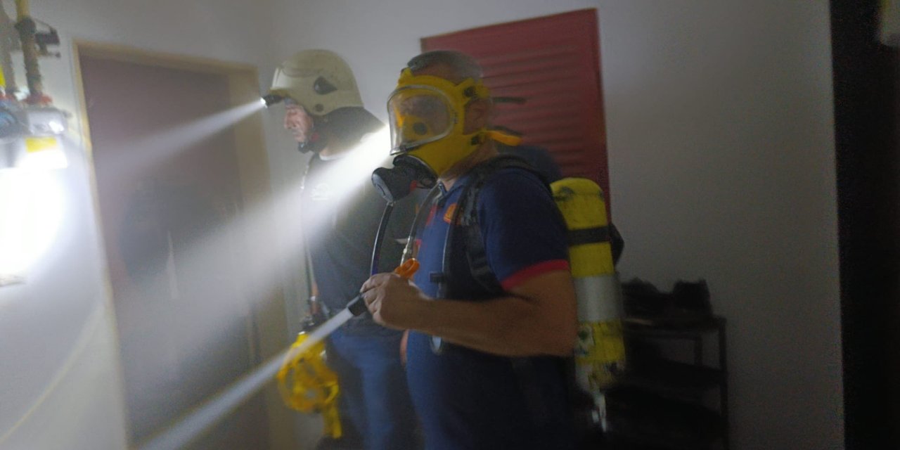 Polis lojmanında yangın paniği! 13 kişi hastanelik oldu