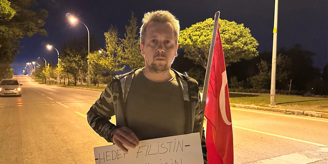 Bir paket un ve Türk bayrağı ile yola çıktı Konya üzerinden Gazze’ye yürüyor