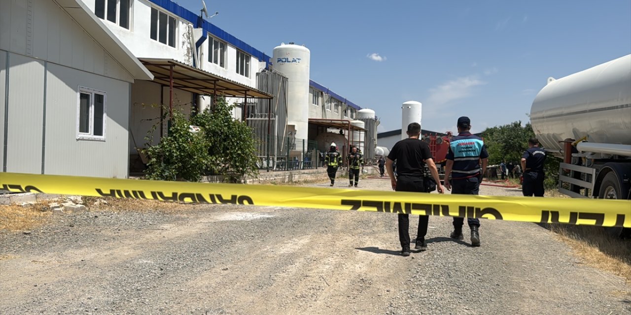 Oksijen ve asetilen gazı dolum tesisinde patlama