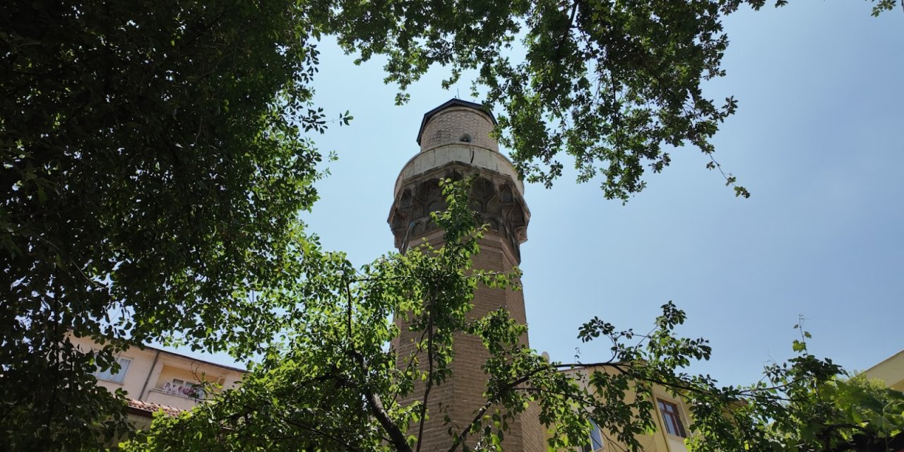 Konya’nın minaresiyle ünlü camisi ilgi bekliyor