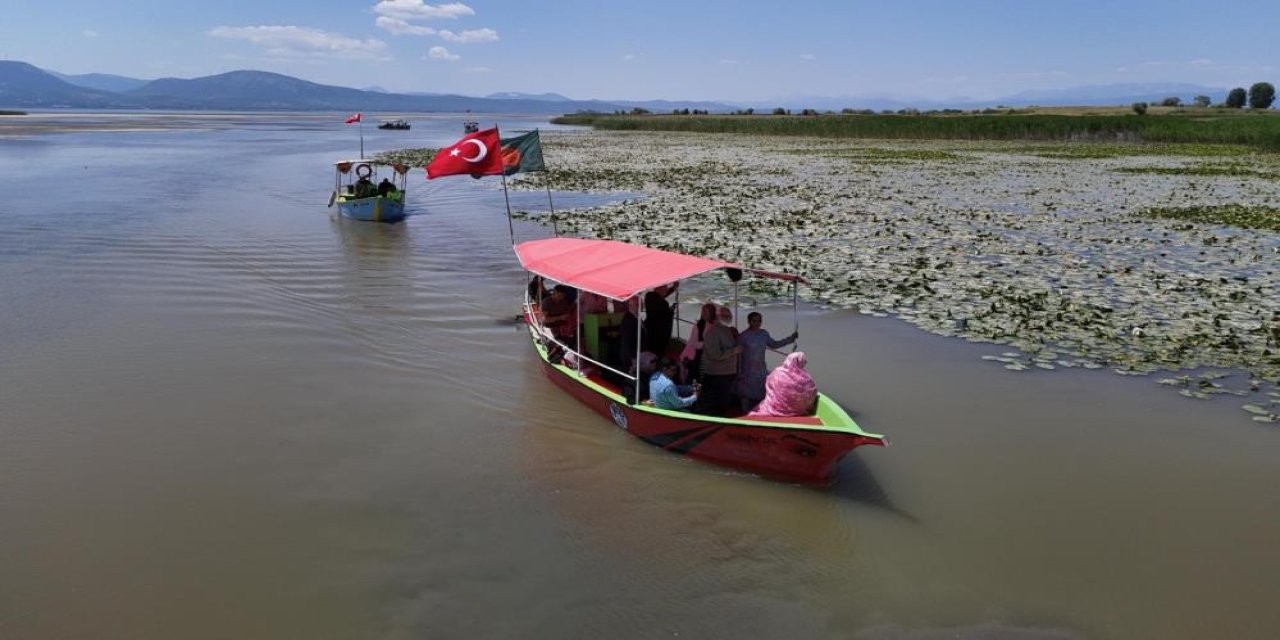 Beyşehir Gölü’nde nilüferler Bangladeş dostluğuna açtı