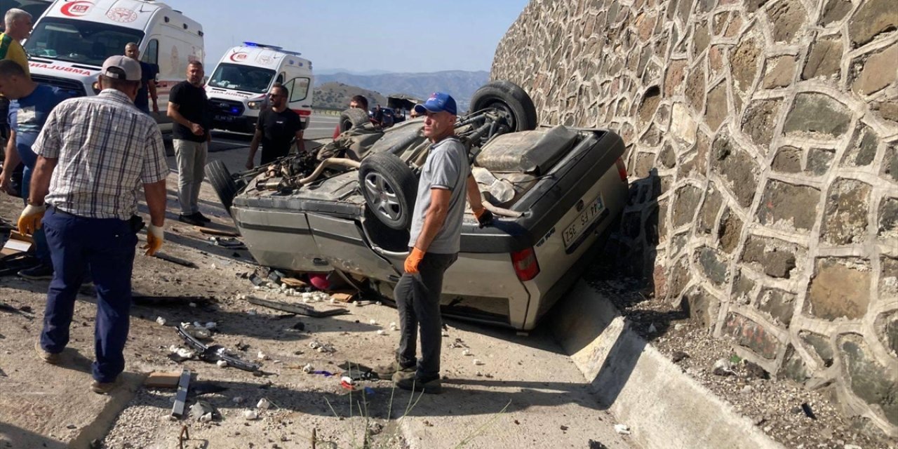 İki otomobil çarpıştı: 2’si ağır 7 yaralı