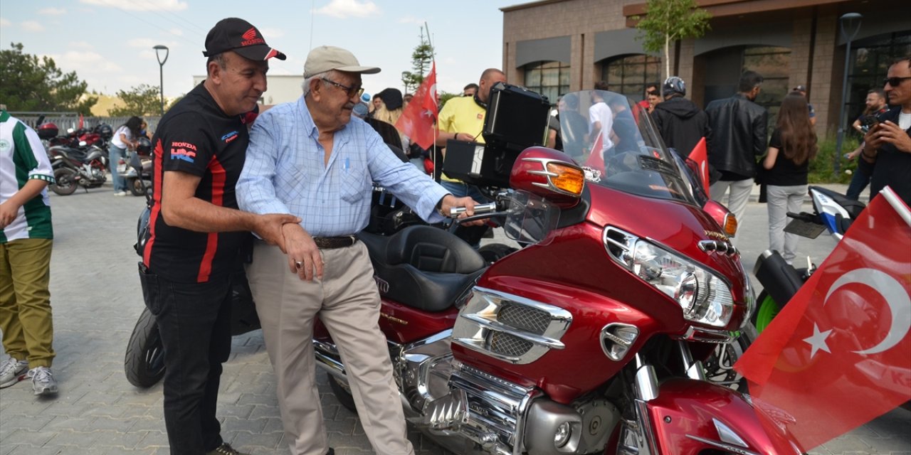Konya’da huzurevinde Babalar Günü etkinliği