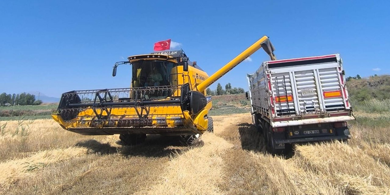 Ekonomisi tarıma bağlı Konya Seydişehir'de hasat zamanı! Çiftçi fiyattan memnun