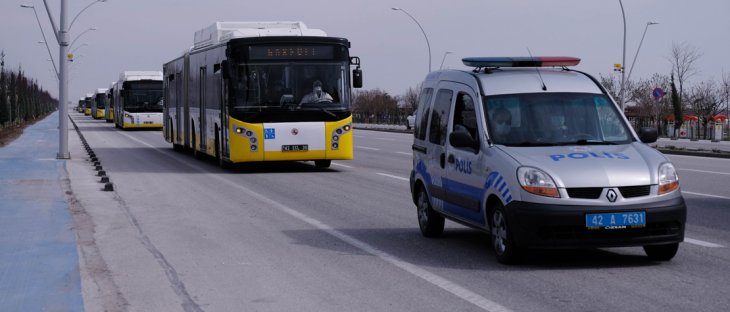 Konya'ya gelen umreciler karantina yurtlarına böyle götürüldü