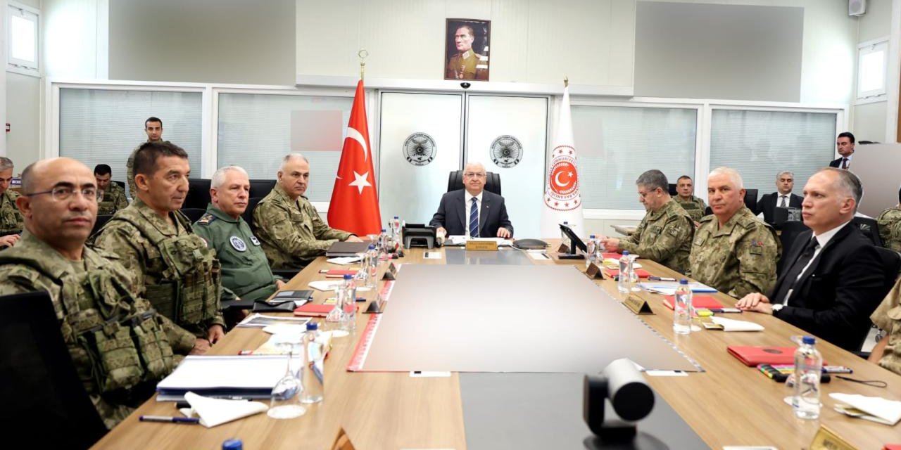 Bakan Güler ve komutanlar İran sınırına gitti