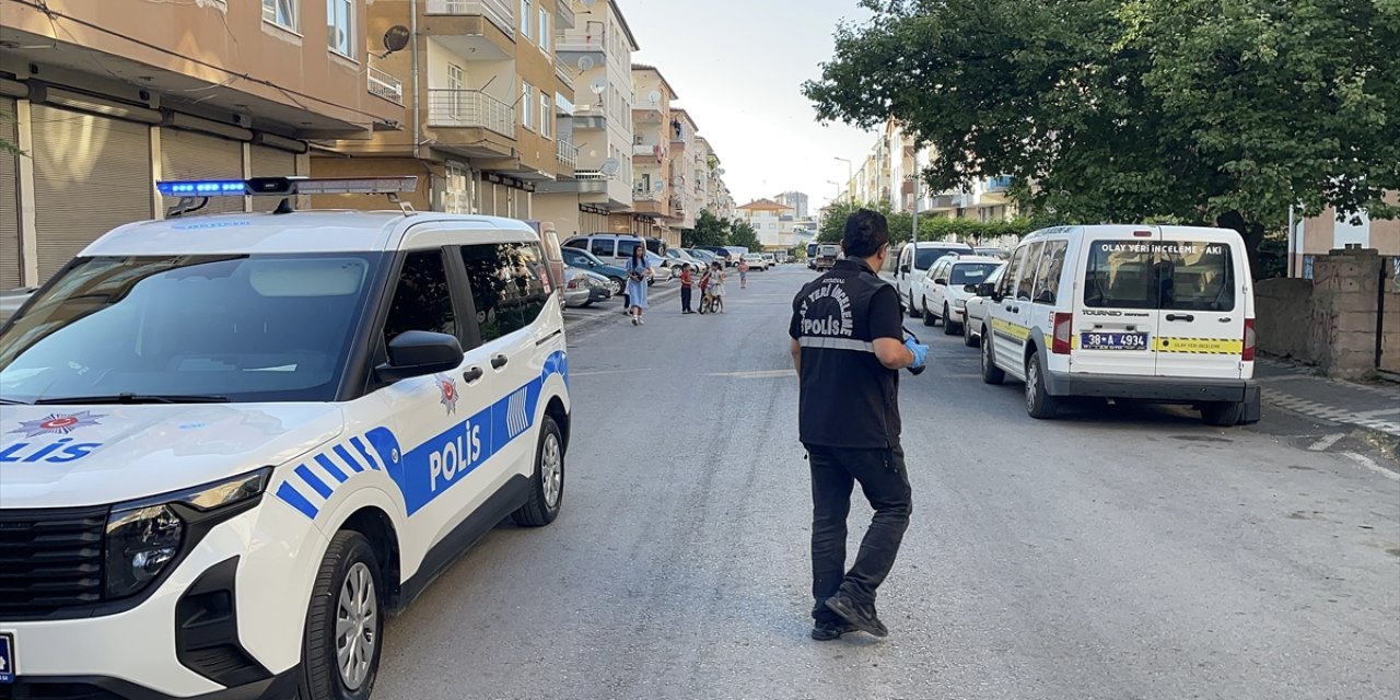 Alkol masasında kan aktı! 2 arkadaş birbirini bıçakladı