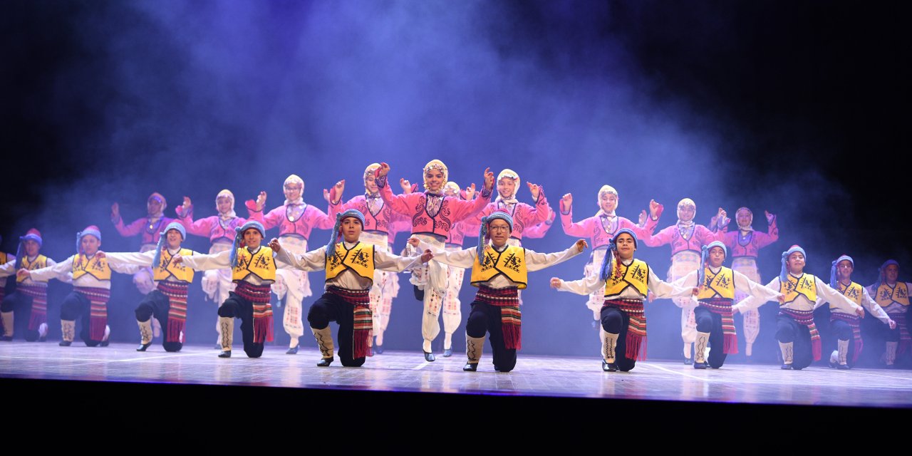 Finalde sahne şenlendi! Konya’da Halk Oyunları Ligi gönüllere işlendi