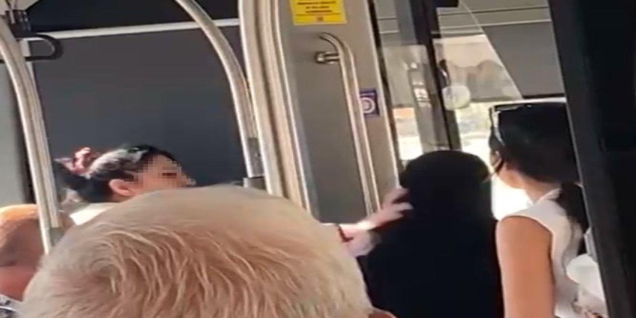 Tesettürlü kadın 2 yaşındaki kızının yanında saldırıya uğradı