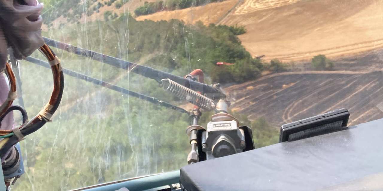 Buğday tarlası alev aldı! Havadan karadan müdahale edildi